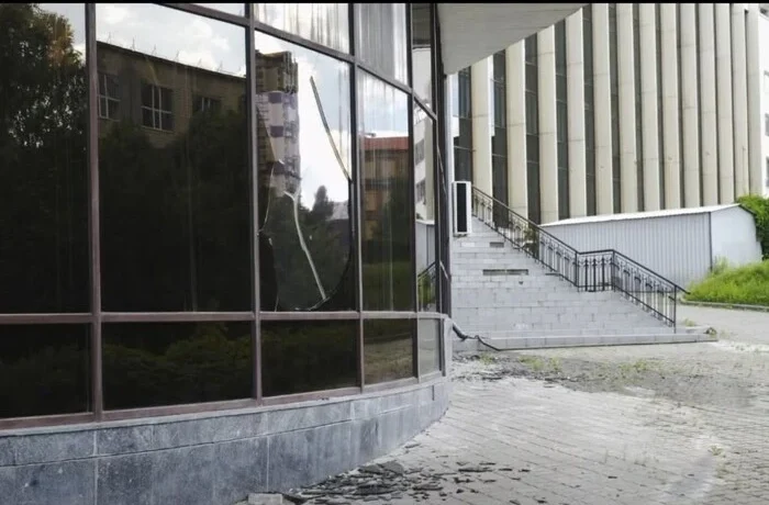 Росіяни вчергове пошкодили Палац «Україна» (відео)