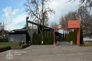 Столична прокуратура через суд вимагає знести ресторан на березі Дніпра
