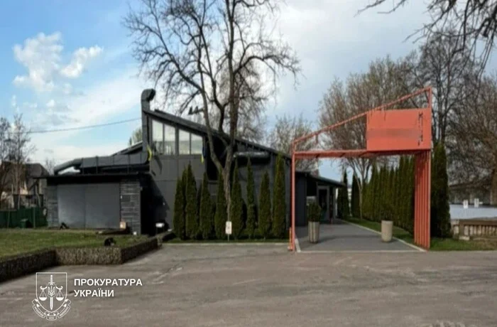 Столична прокуратура через суд вимагає знести ресторан на березі Дніпра