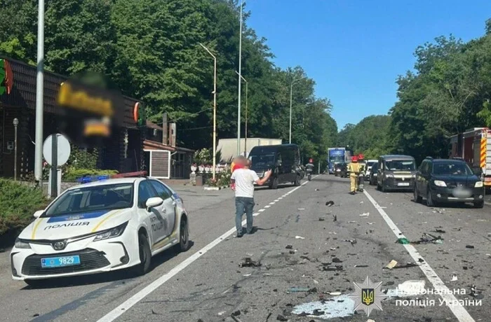 Масштабна автотроща на об’їзній дорозі Вінниці: зіткнулися сім автомобілів (відео)
