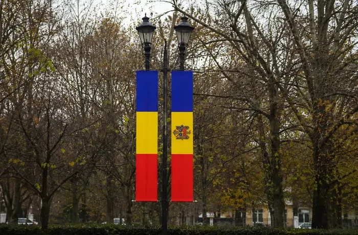 Тихо і без голосування: Румунія схвалила закон про об’єднання з Молдовою