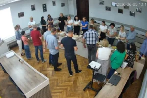 «Хотіли скромно з’їсти піцу». Мер Кам’янки-Бузької прокоментував застілля у сесійній залі, яке потрапило на стрім