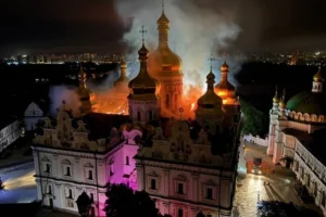 Намісник Лаври розповів, скільки триватиме зведення тимчасового даху Успенського собору