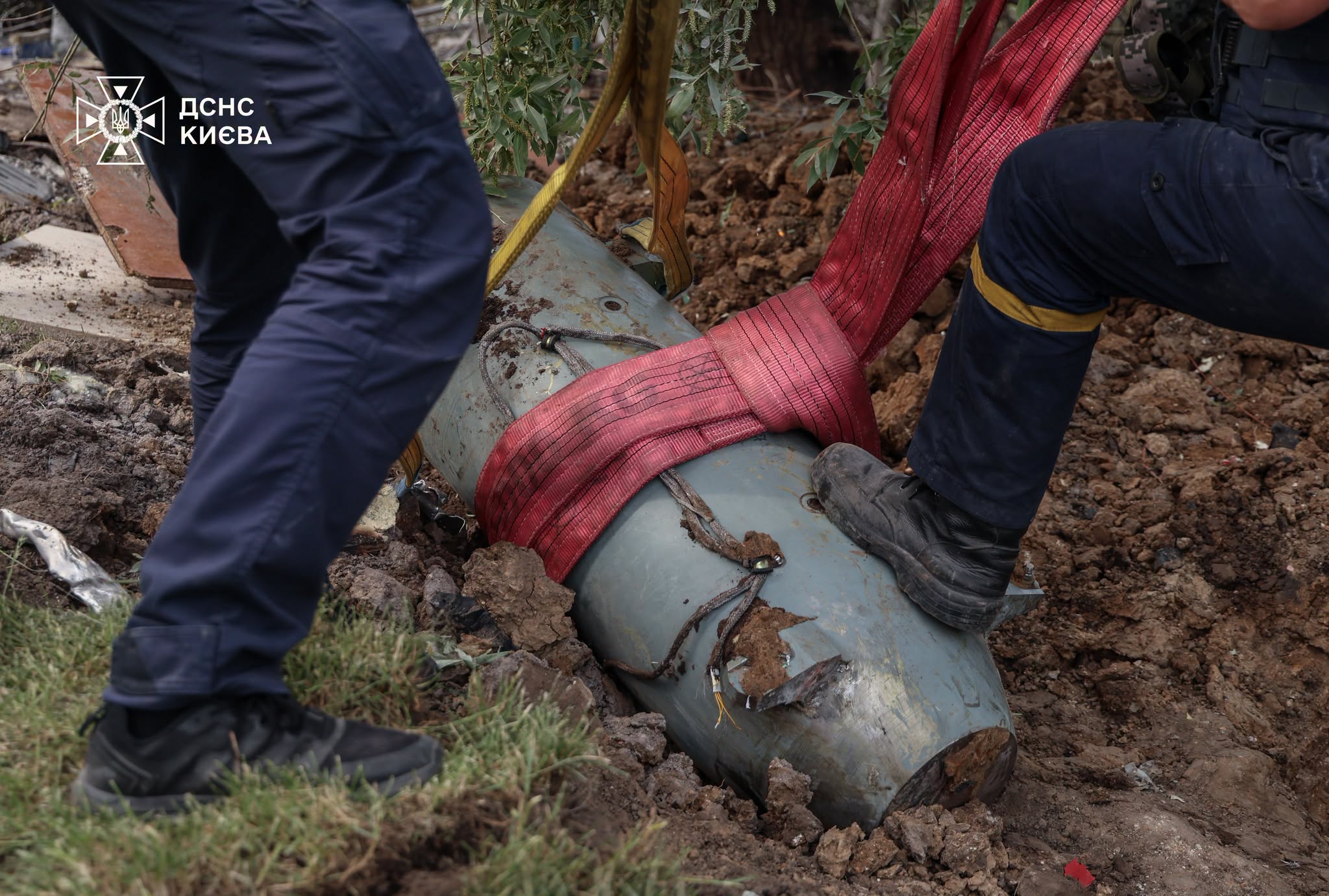У Голосіївському районі Києва вилучено бойову частину крилатої ракети Х-101 (фото) фото 2