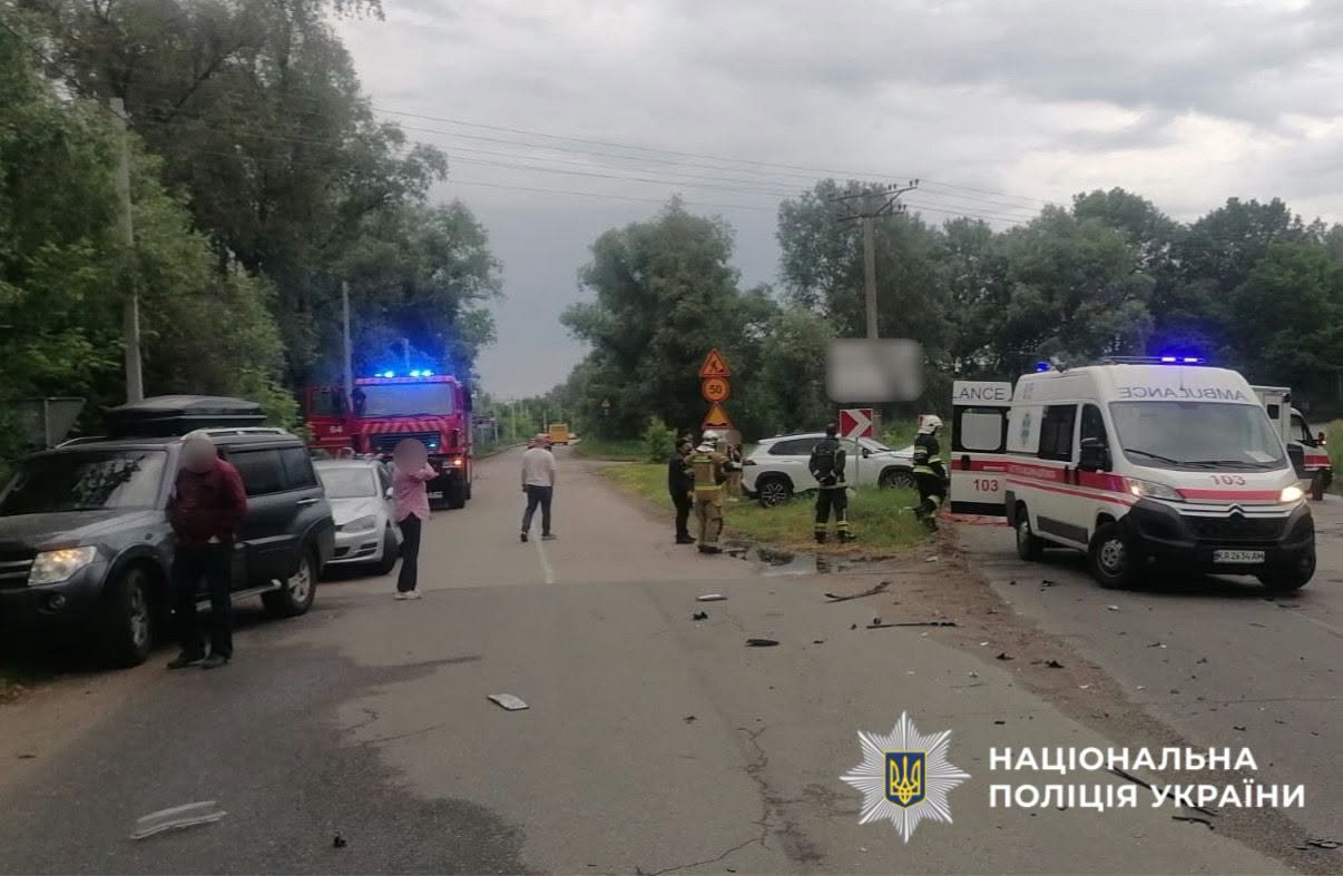 Унаслідок зіткнення 37-річний пасажир Nissan дістав важкі травми і помер дорогою до лікарні