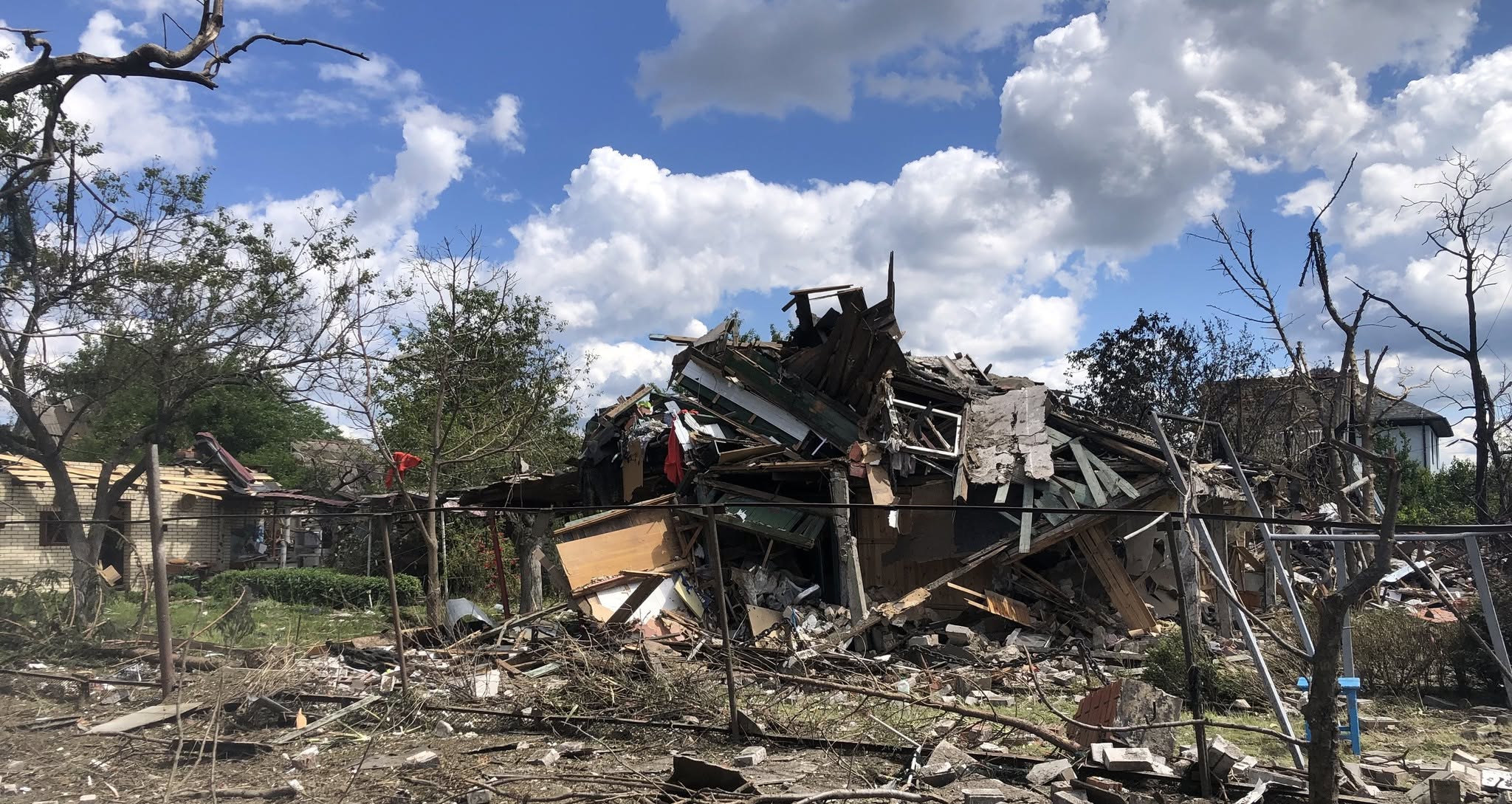 Окремі будинки перетворилися на купу будівельного сміття