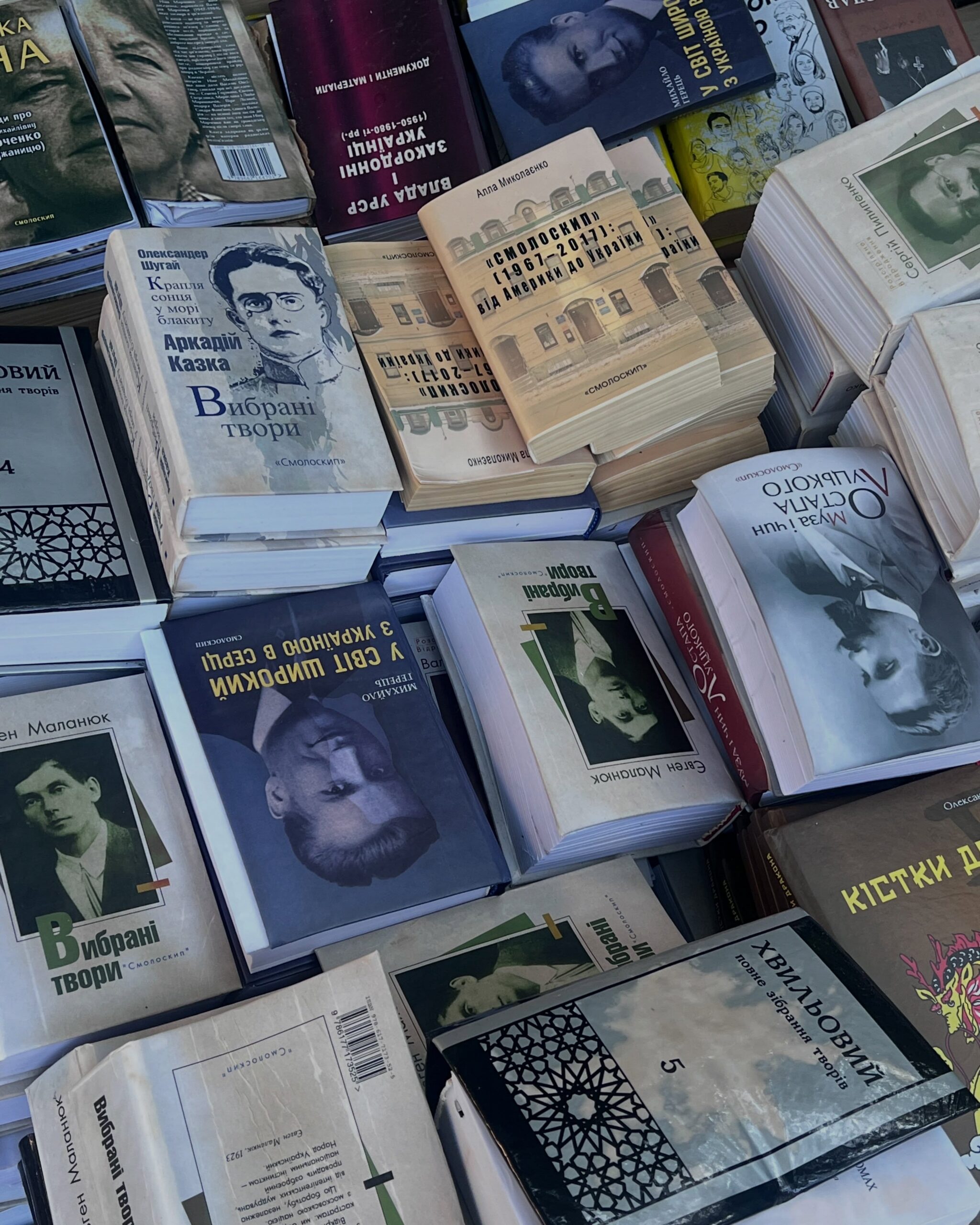 Книгарня у Києві розпродає всі книжки по 200 грн: подробиці фото 1