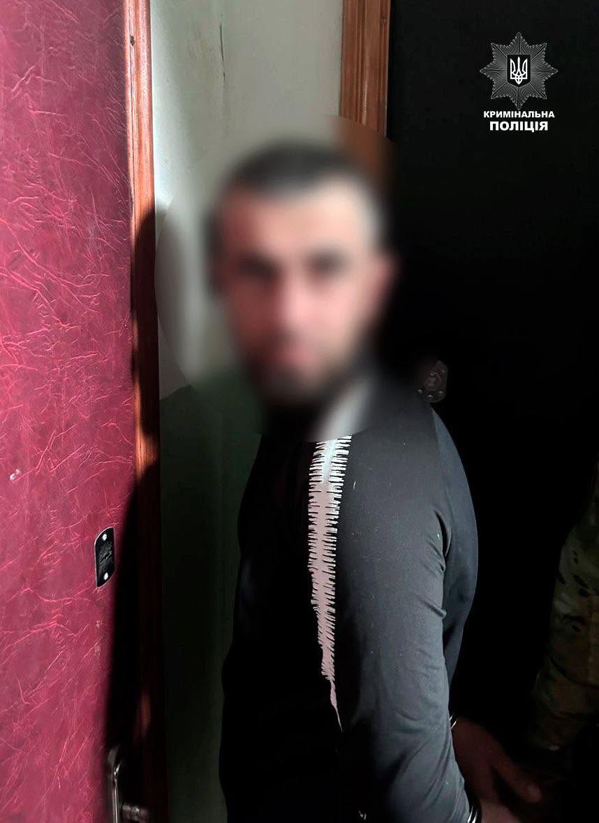 Підозрюваного у вбивстві, нелегального мігранта з Кавказу, затримано