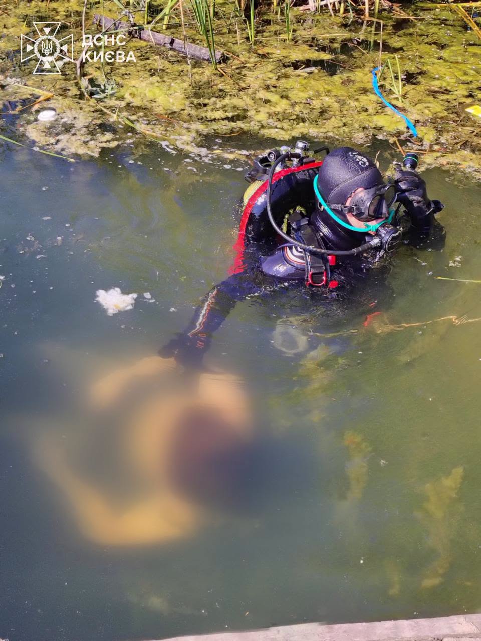 Водолази обстежили дно водойми та виявили тіло на відстані 20 м від берега та на глибині 6 м