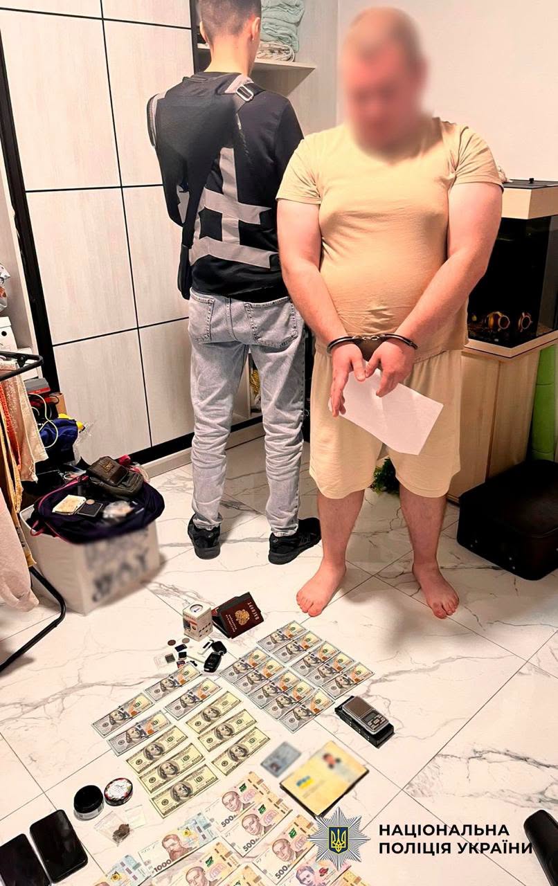 Фігуранти для конспірації регулярно змінювали орендований транспорт, використовували різні місця тимчасового проживання, мінімізували прямі контакти між собою