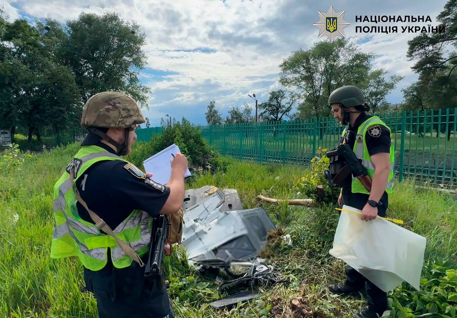 Небезпечну знахідку правоохоронці виявили на відкритій місцевості