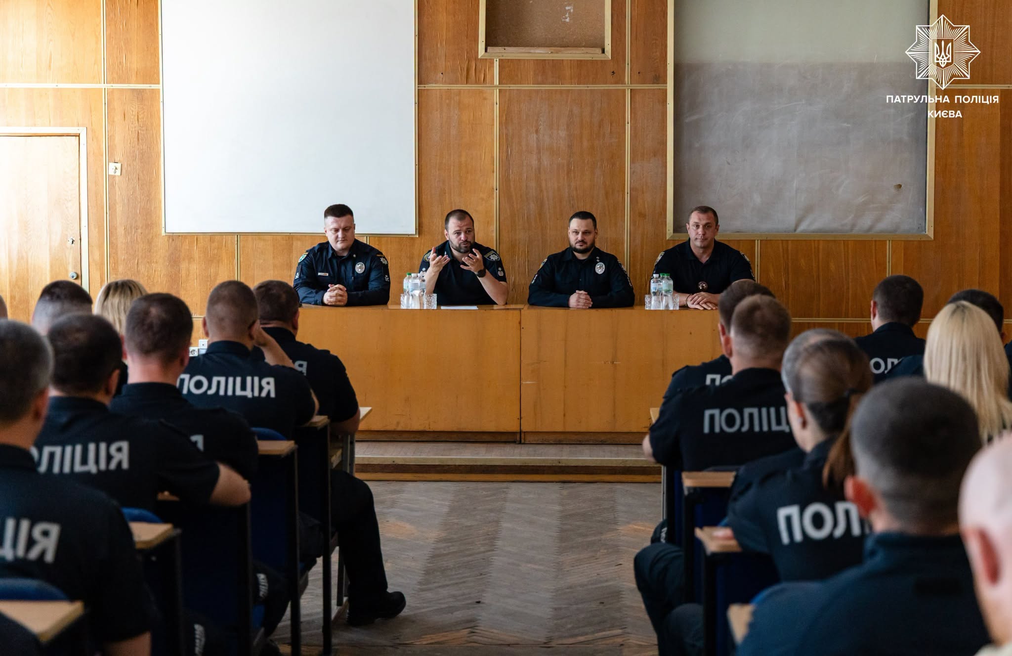 Заступник Голови Національної поліції і т. в. о. начальника Департаменту патрульної поліції Олександр Фацевич та перший заступник начальника Департаменту патрульної поліції Олексій Білошицький представили особовому складу нового керівника патрульної поліції Києва