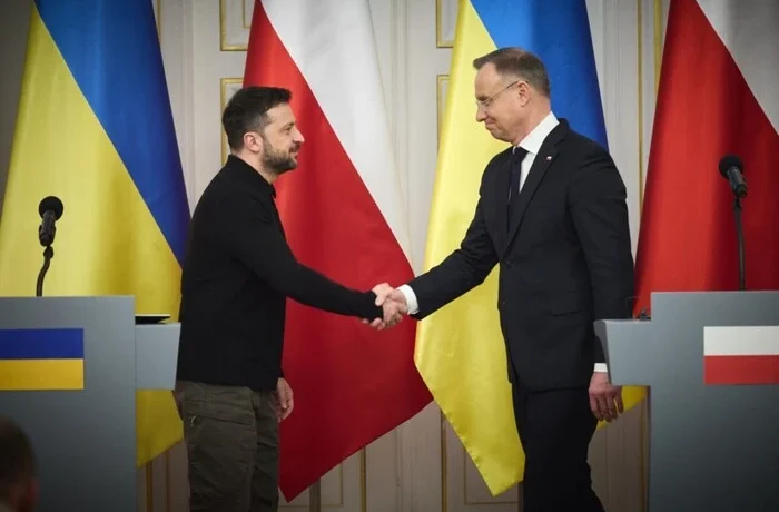 Дуда прокоментував заклики забрати у Зеленського найвищу нагороду Польщі