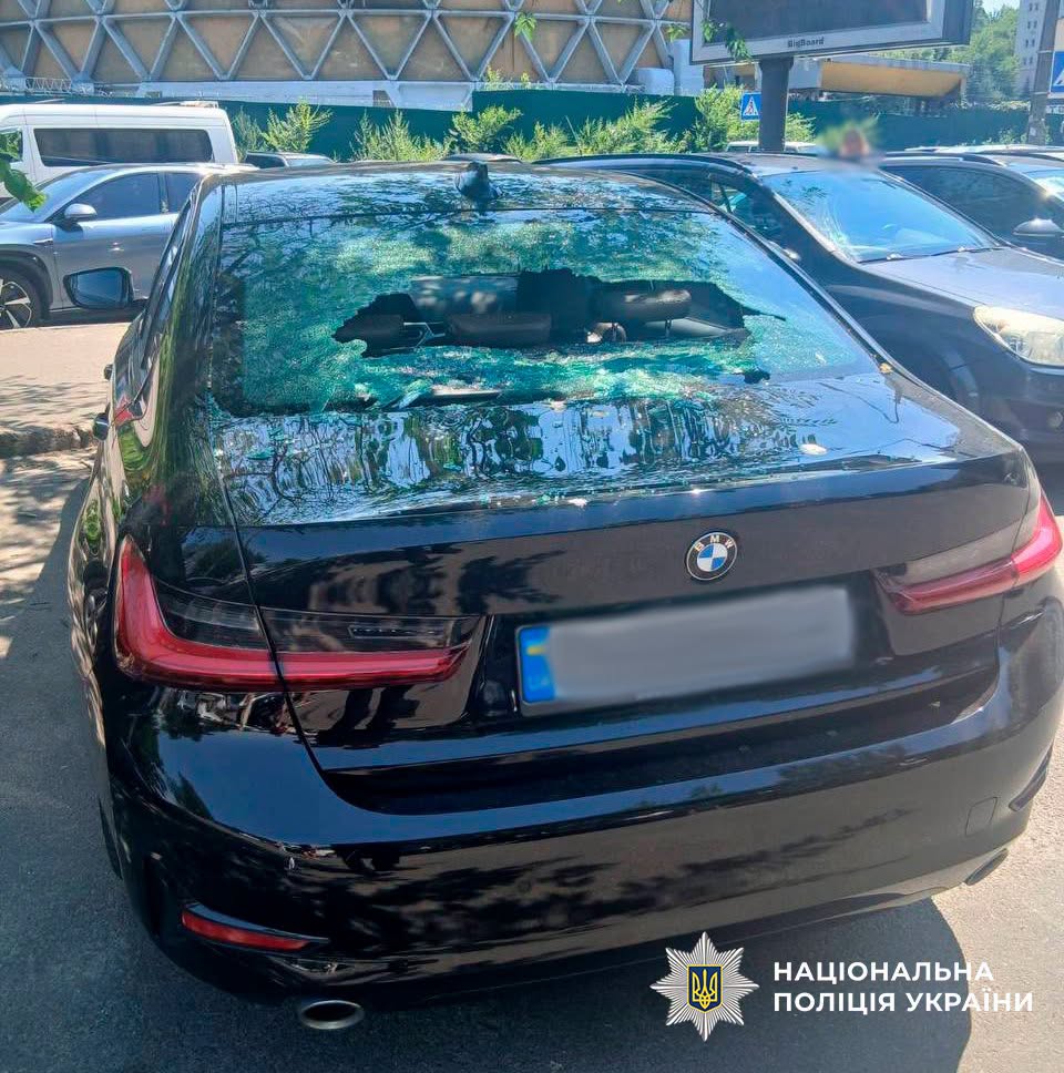 Усі автівки було пошкоджено у Солом’янському районі столиці