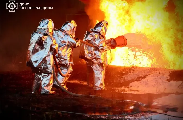 РФ атакувала об’єкт інфраструктури у Кропивницькому (фото)