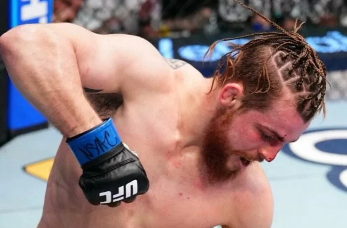 Українець Донченко нокаутом здобув третю перемогу в UFC