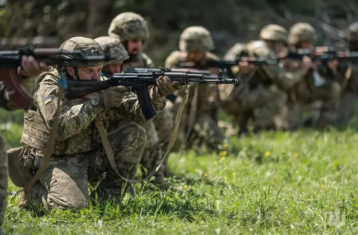 Президент заявив, що РФ втратила ініціативу на деяких напрямках фронту
