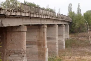 Уражено декілька мостів, що з’єднують Крим і Херсонщину