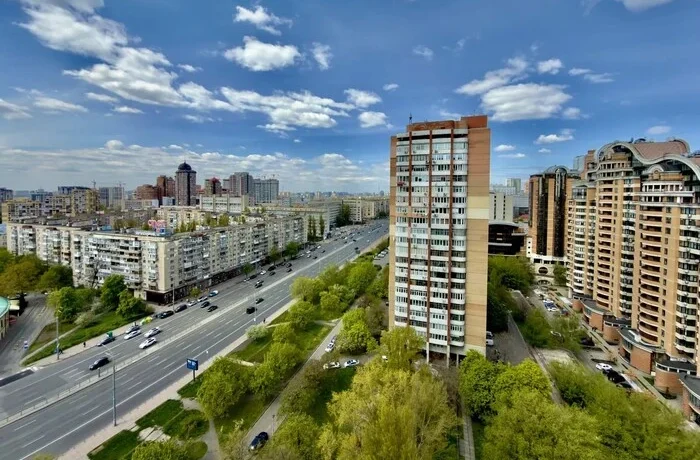 Рух на бульварі Лесі Українки обмежено майже на місяць: графік та схема
