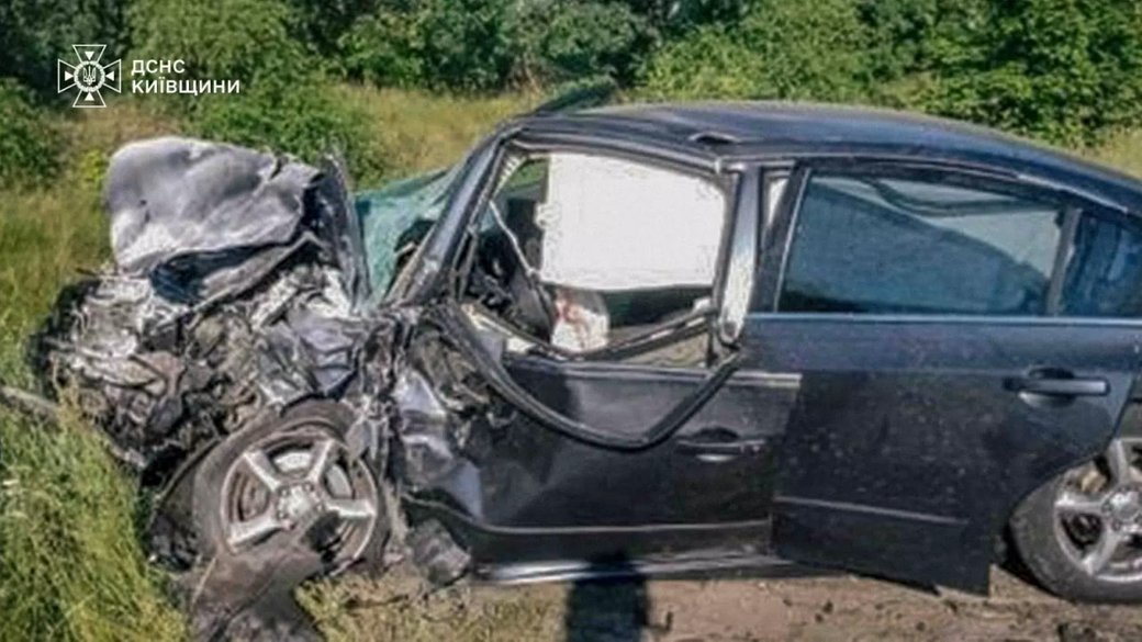 В результаті аварії загинули четверо людей, ще троє отримали травми різного ступеня тяжкості