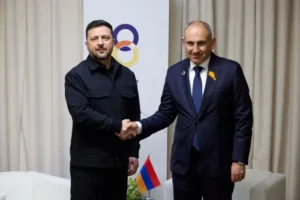 Подвійний ляпас Кремлю. Що означає історичний візит Зеленського до Вірменії