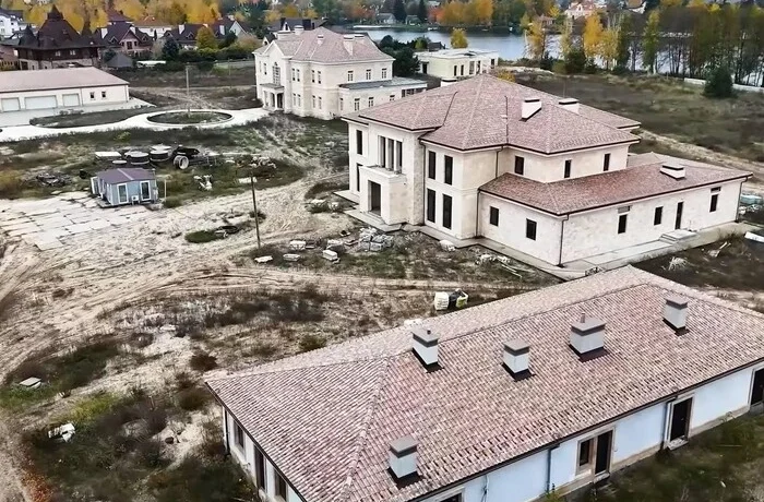 Фінансова кухня «Династії». Звідки брались гроші на «велике будівництво»?
