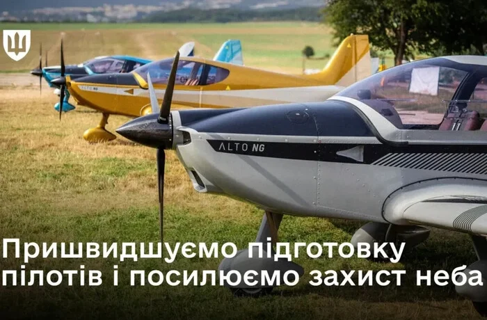Повітряні сили показали нові навчальні літаки