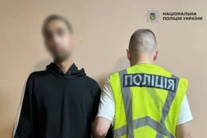 Відпочинок компанії на Оболоні закінчився ножовим пораненням: затримано 19-річного хлопця
