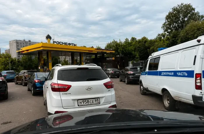 Росія загрузла в паливній кризі: влада запевняє, що пального достатньо