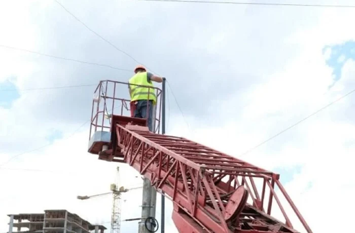 Запоріжжя встановлює антидронові сітки на зупинках (фото)