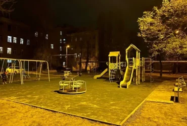 У Рівному пара зайнялась сексом на дитячому майданчику: усе закінчилось несподівано