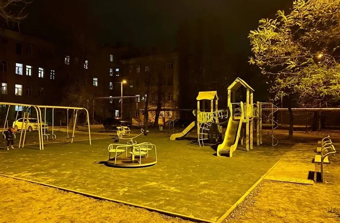 У Рівному пара зайнялась сексом на дитячому майданчику: усе закінчилось несподівано