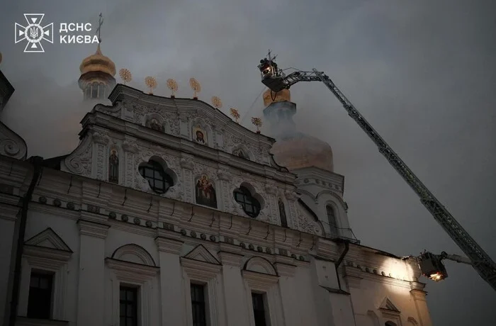 Міноборони Росії цинічно прокоментувало масований обстріл України та руйнування у Лаврі