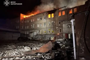 ДСНС показала кадри з наслідками обстрілу Запоріжжя (фото)