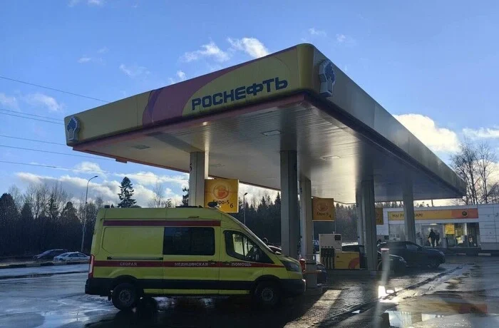 У Росії пенсіонер помер у черзі за бензином
