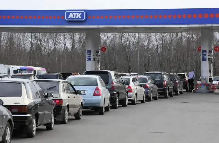 Бензин у Росії б’є цінові рекорди – влада ділить пальне для своїх