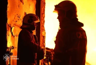 Рятувальники завершили ліквідацію пожежі після російської атаки на Київ