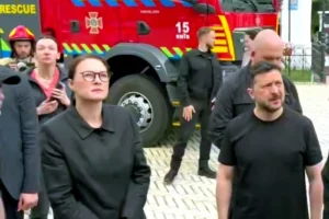 Зеленський прибув до Києво-Печерської лаври, яка постраждала під час нічної атаки (відео)