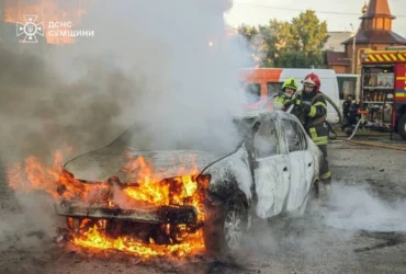 Росія атакувала автостоянку у Сумах: десятки машин опинилися під ударом