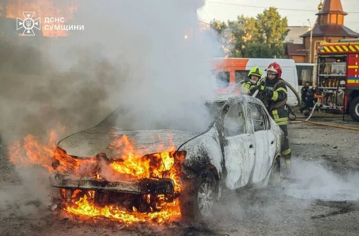 Росія атакувала автостоянку у Сумах: десятки машин опинилися під ударом
