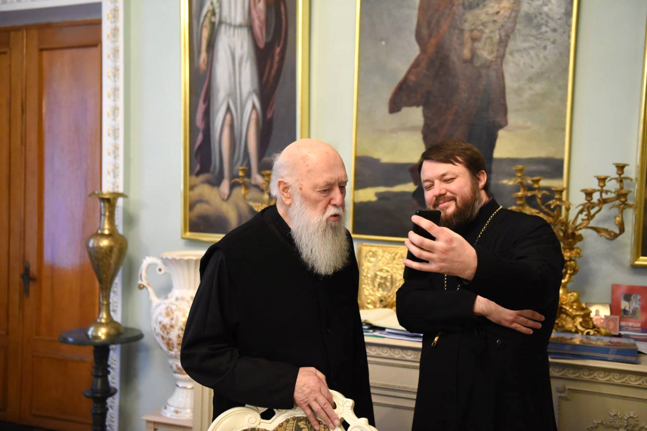 Священник Володимирського собору протоієрей Олександр Шмуригін більше 14 років поспіль здійснював богослужіння пліч-о-пліч із Патріархом Філаретом