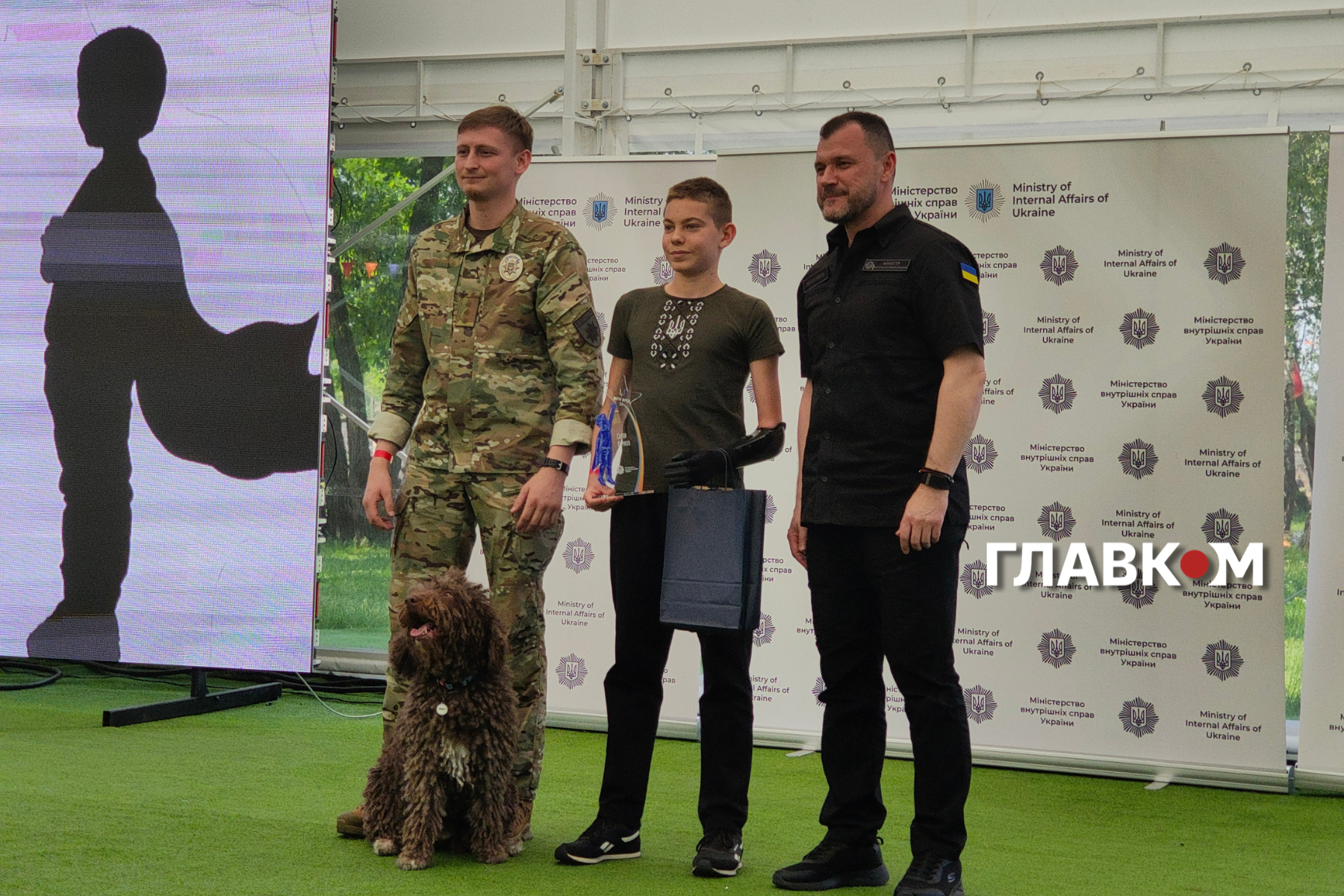 Кирило Салов із Закарпаття професійно займається плаванням, попри вроджену ваду руки