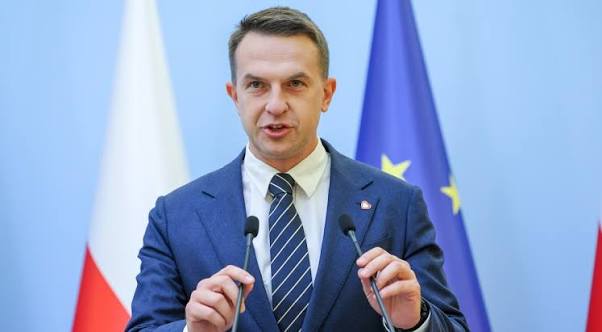 Адам Шлапка здивований дискусію довкола того, що президент Польщі не отриав запрошення на Конференцію з відновлення України.
