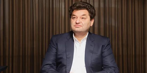 Із 2017 року Вадим Єрмолаєв має кіпрський паспорт