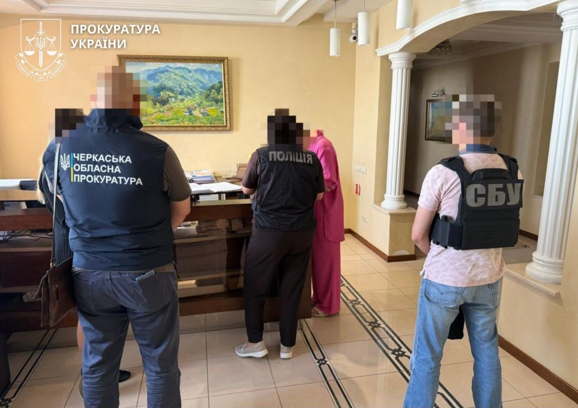 Заволодіння державним грантом: ексміністр часів Януковича отримав підозру фото 1
