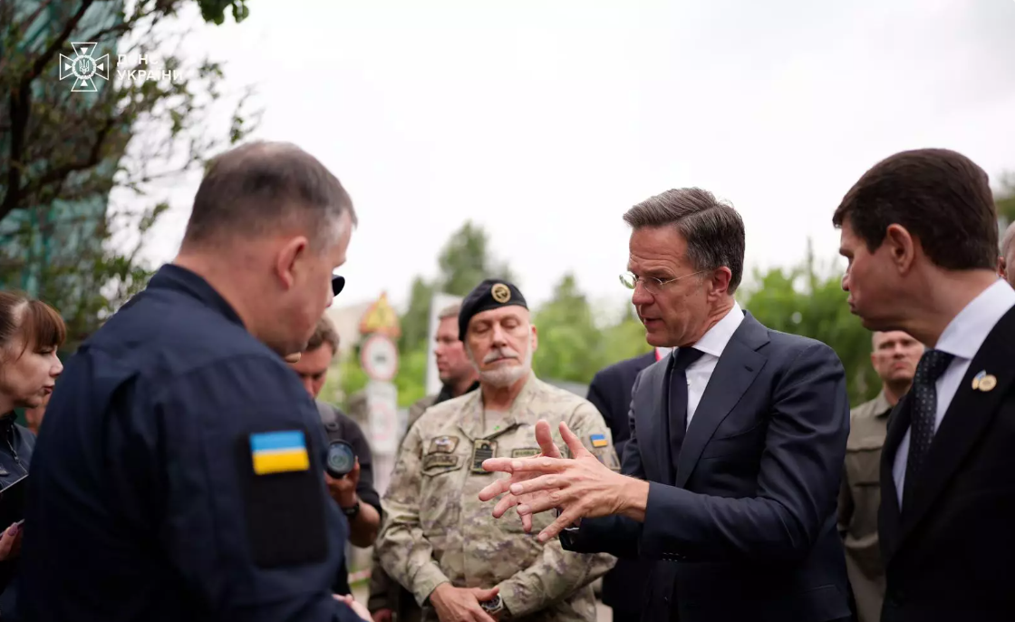 Генсек НАТО побачив наслідки російських ударів по столиці фото 3