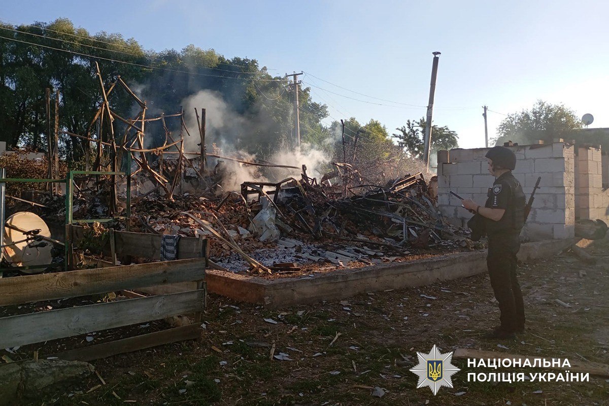 Ракети, КАБи та дрони. Росія накрила вогнем десятки населених пунктів Сумщини фото 3