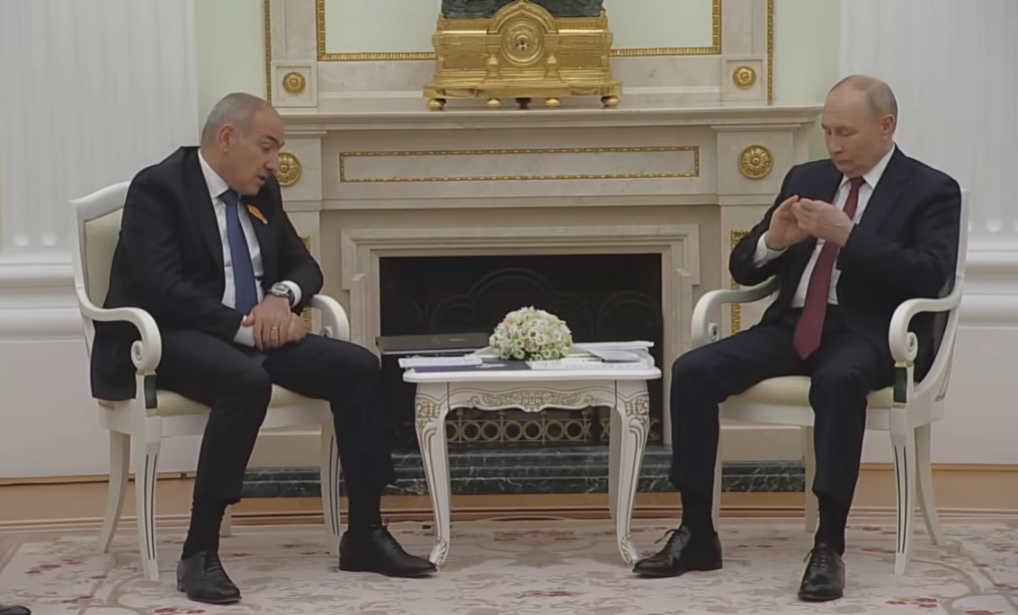 Під час візиту до Москви вірменський прем’єр Пашинян «потролив» російського диктатора повною свободою соцмереж у Вірменії. У той час як росіяни стикаються з відключеннями інтернету та «білими списками» дозволених владою ресурсів     