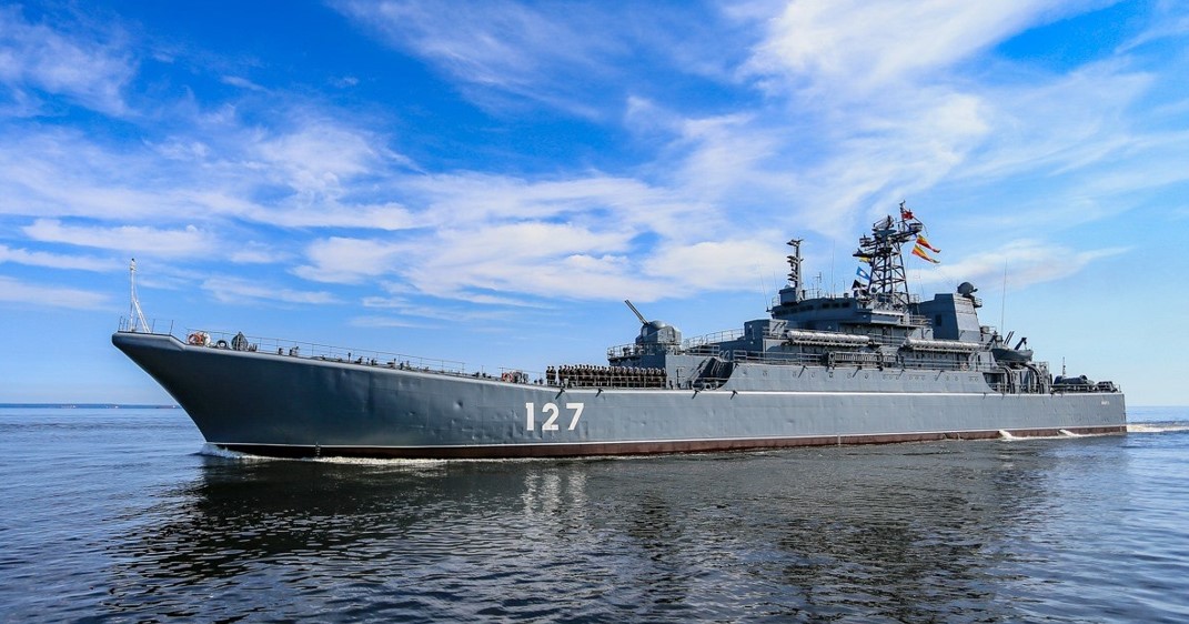 Десантний корабель «Мінськ» виконував задачі з перевезення озброєння та особового складу, вирішував логістичні проблеми для сирійського угрупування РФ
