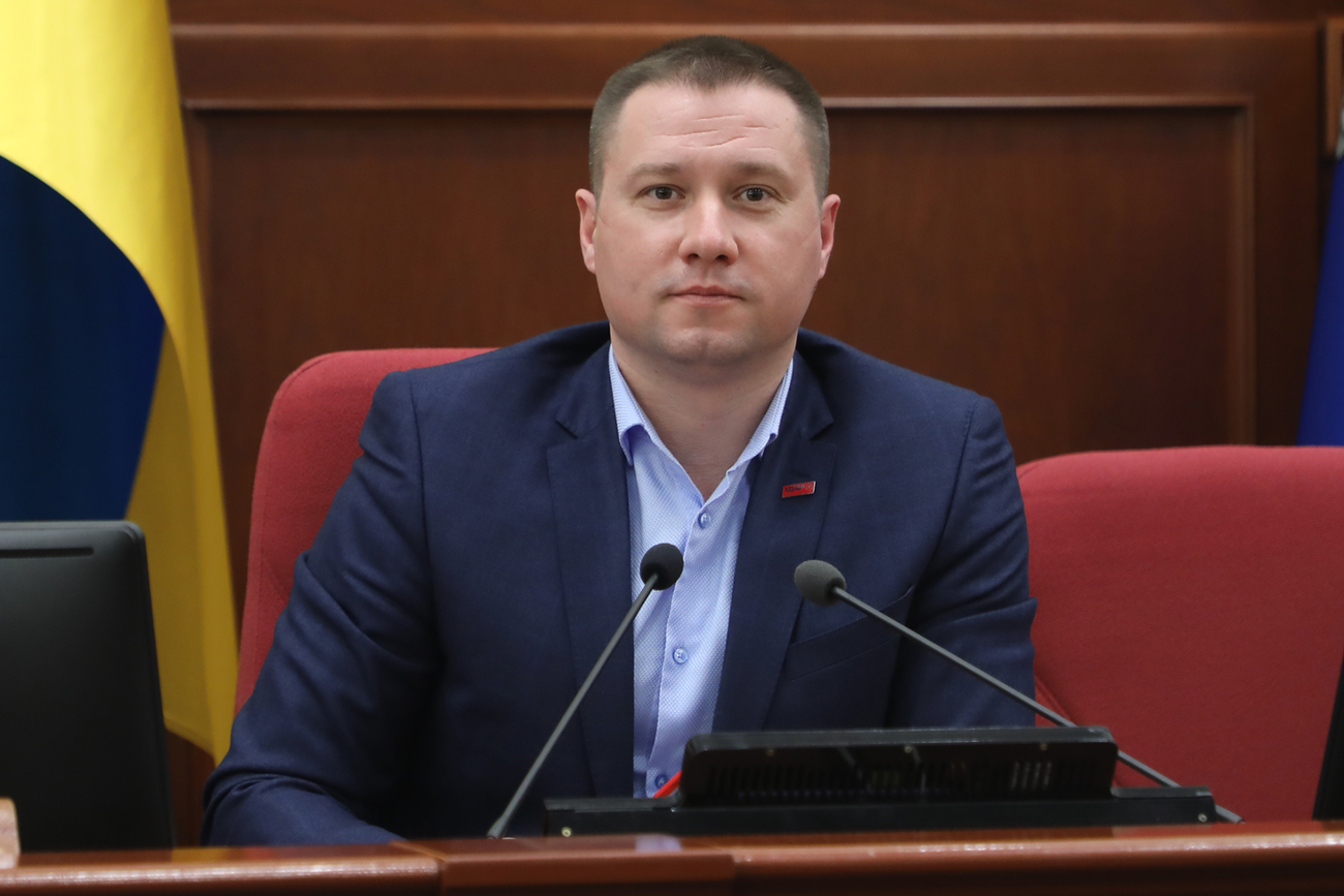 Михайло Терентьєв, який фігурує в справі «Чисте місто», встиг побувати в СІЗО, був виключений з фракції «Удар», але… продовжує очолювати скандальну земельну комісію